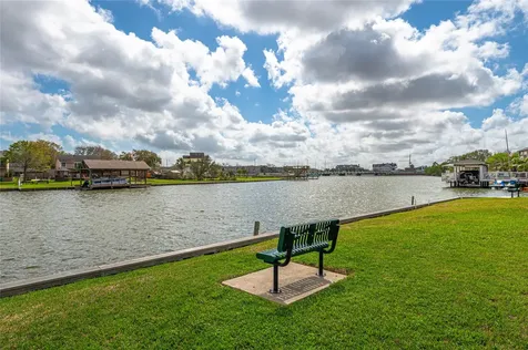 2060 Glencove Drive Seabrook TX 77586