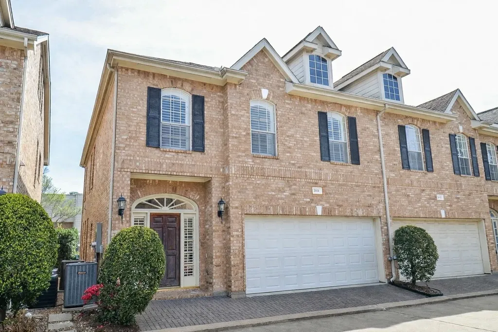 2831 Briarhurst Park Houston TX 77057