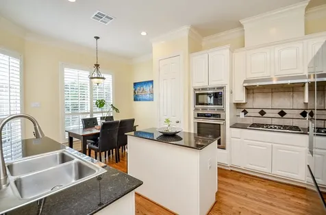 2831 Briarhurst Park Houston TX 77057