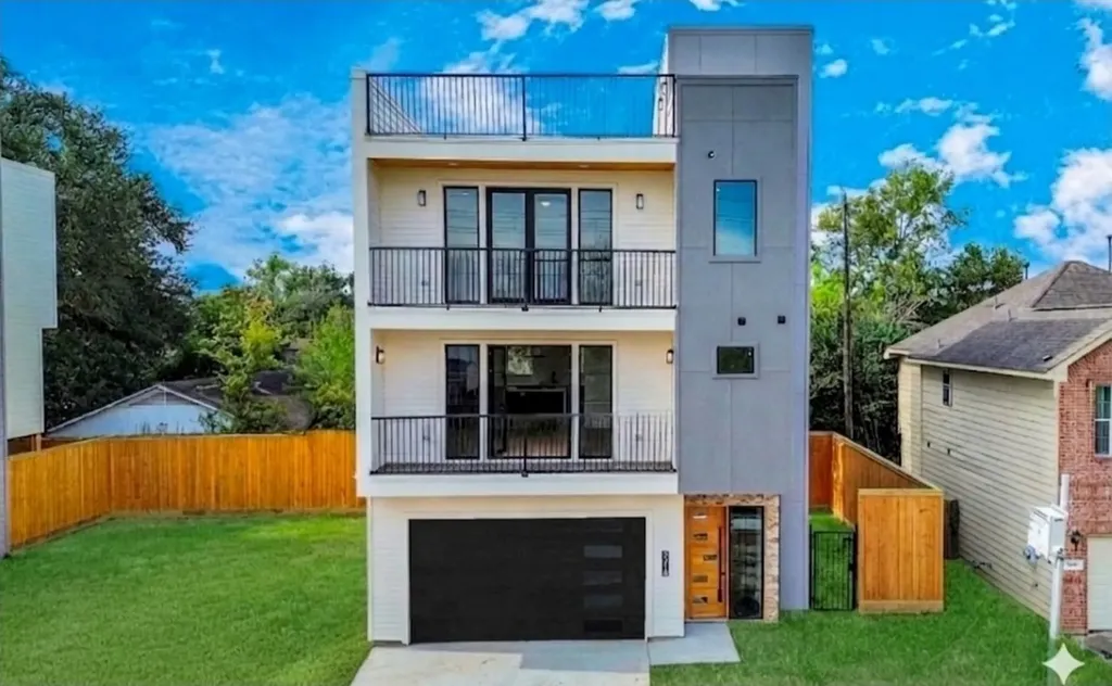 9022 Ferdinand Street Houston TX 77051