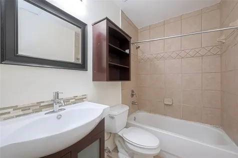 4515 Briar Hollow Place 305 Houston TX 77027