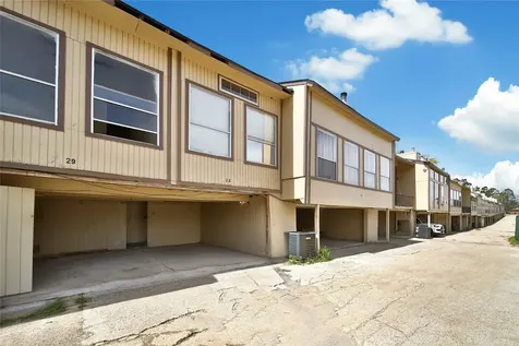 28 Lakeway Street Conroe TX 77304