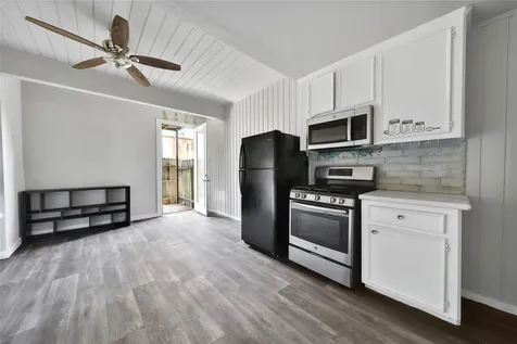 28 Lakeway Street Conroe TX 77304