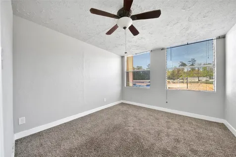 28 Lakeway Street Conroe TX 77304