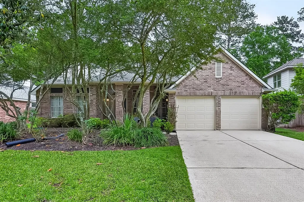 46 E Hobbit Glen Drive Conroe TX 77384