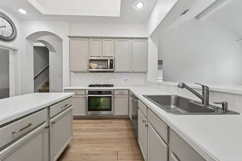 46 E Hobbit Glen Drive Conroe TX 77384