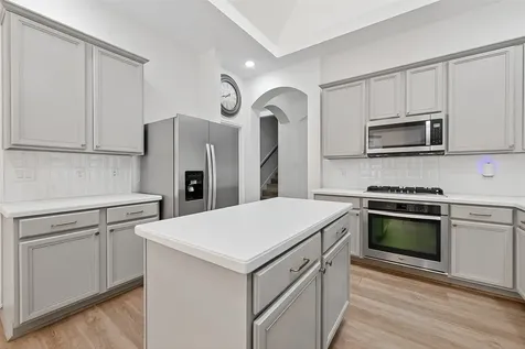 46 E Hobbit Glen Drive Conroe TX 77384