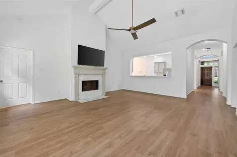 46 E Hobbit Glen Drive Conroe TX 77384