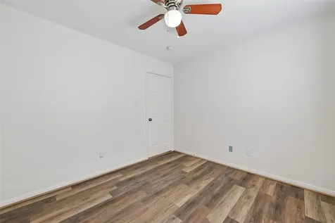 46 E Hobbit Glen Drive Conroe TX 77384