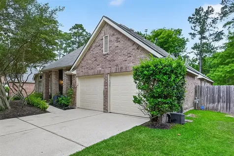 46 E Hobbit Glen Drive Conroe TX 77384