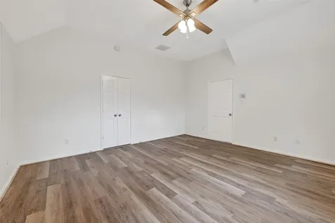 46 E Hobbit Glen Drive Conroe TX 77384