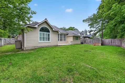46 E Hobbit Glen Drive Conroe TX 77384