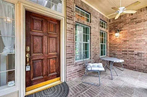 46 E Hobbit Glen Drive Conroe TX 77384