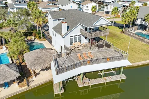 1319 Coral Way Tiki Island TX 77554