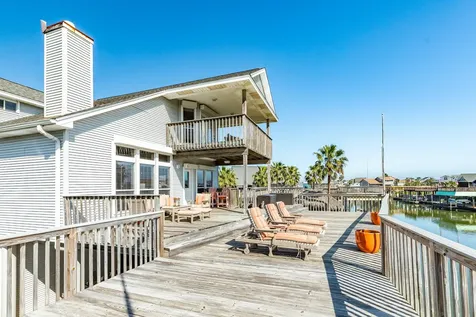 1319 Coral Way Tiki Island TX 77554
