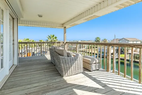 1319 Coral Way Tiki Island TX 77554