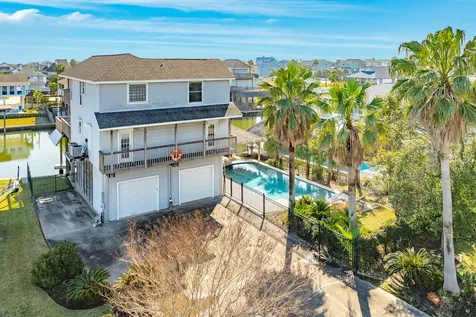 1319 Coral Way Tiki Island TX 77554