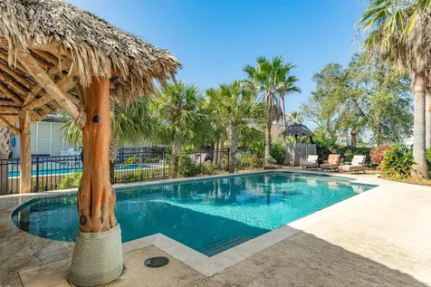 1319 Coral Way Tiki Island TX 77554