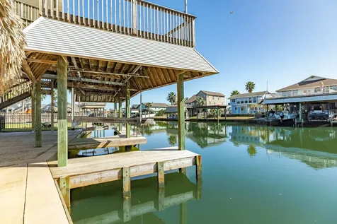 1319 Coral Way Tiki Island TX 77554