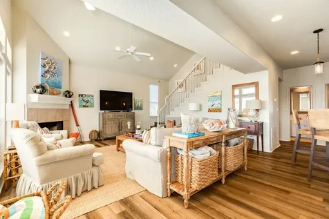 1319 Coral Way Tiki Island TX 77554