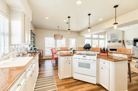 1319 Coral Way Tiki Island TX 77554