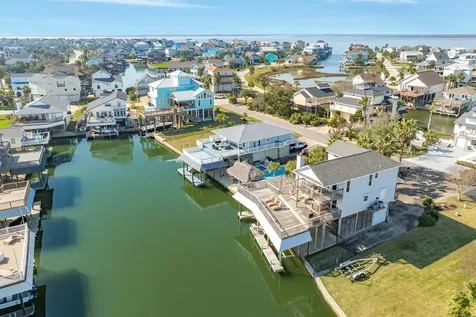 1319 Coral Way Tiki Island TX 77554