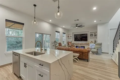 346 Camden Hills W Montgomery TX 77356