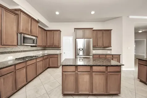 4002 Broadmoor Drive Mont Belvieu TX 77523