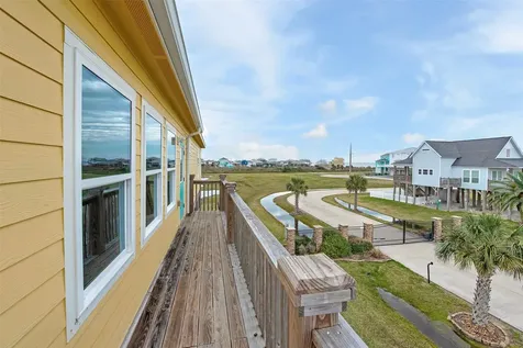 858 East Road Crystal Beach TX 77650