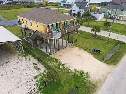 858 East Road Crystal Beach TX 77650