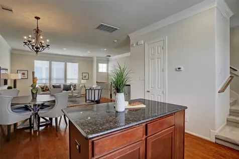 5806 Kansas Street B Houston TX 77007
