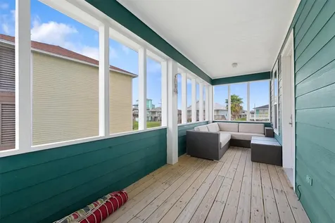 172 Ocean View Drive Crystal Beach TX 77650