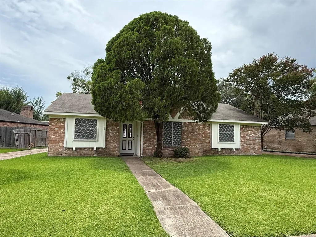 2206 Round Lake Drive Houston TX 77077