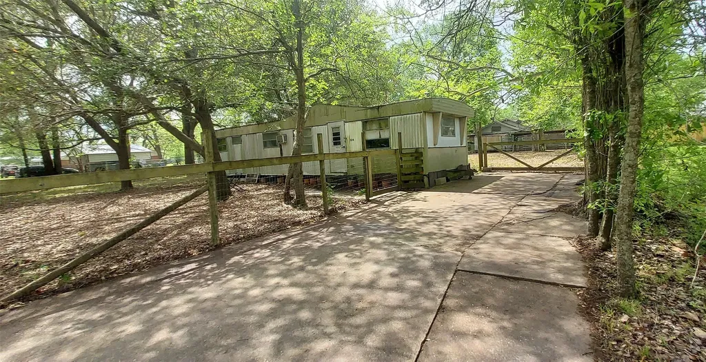 324 E Second Street Groveton TX 75845