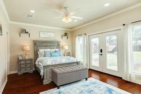 52 Chesswood Court Lake Jackson TX 77566