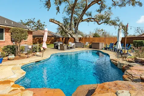 52 Chesswood Court Lake Jackson TX 77566