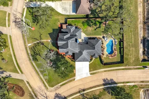 52 Chesswood Court Lake Jackson TX 77566