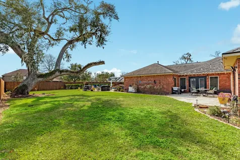 52 Chesswood Court Lake Jackson TX 77566