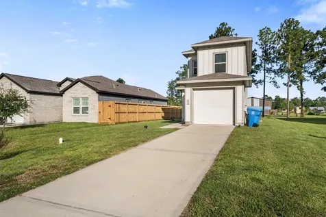 1044 Road 5203 Cleveland TX 77327