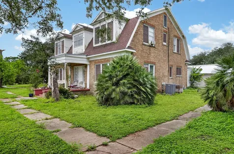 119 E Houston Street Refugio TX 78377
