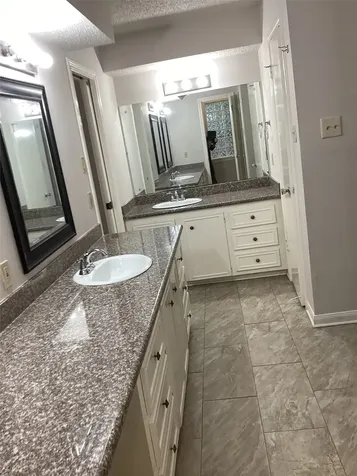 7818 Vickijohn Drive Houston TX 77071
