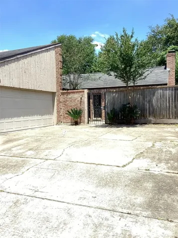 7818 Vickijohn Drive Houston TX 77071