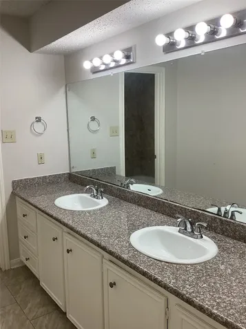 7818 Vickijohn Drive Houston TX 77071