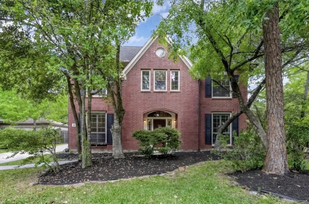 2 S Duskwood Place The Woodlands TX 77381
