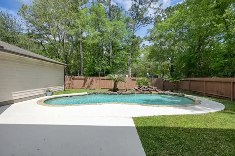 2 S Duskwood Place The Woodlands TX 77381
