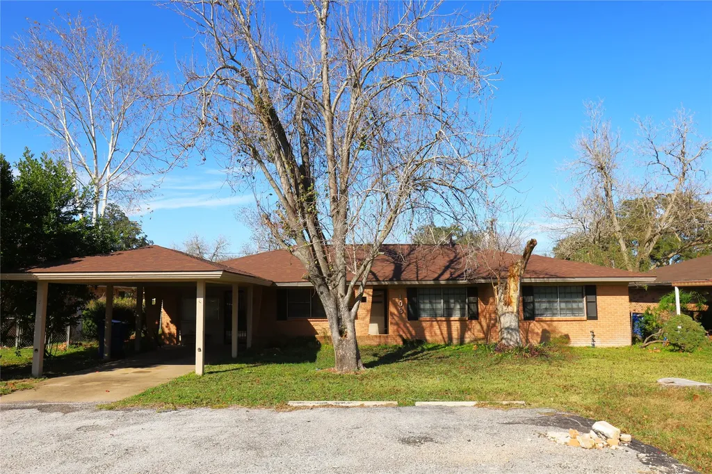 103 E Meadow Lane West Columbia TX 77486