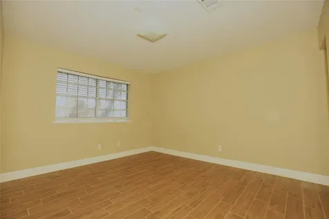 103 E Meadow Lane West Columbia TX 77486