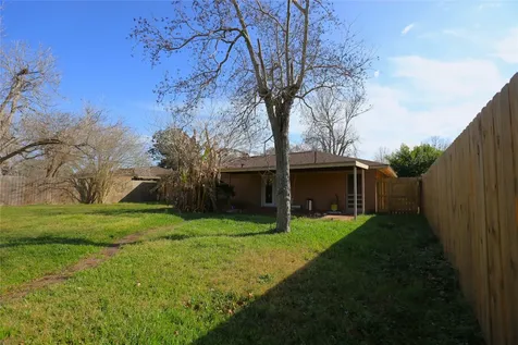 103 E Meadow Lane West Columbia TX 77486