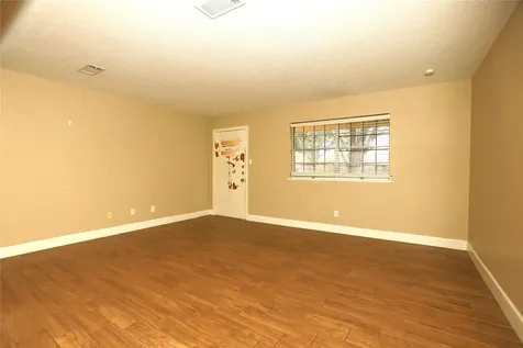 103 E Meadow Lane West Columbia TX 77486