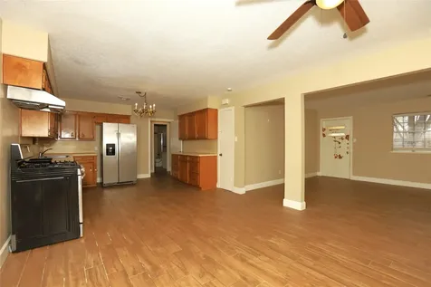 103 E Meadow Lane West Columbia TX 77486